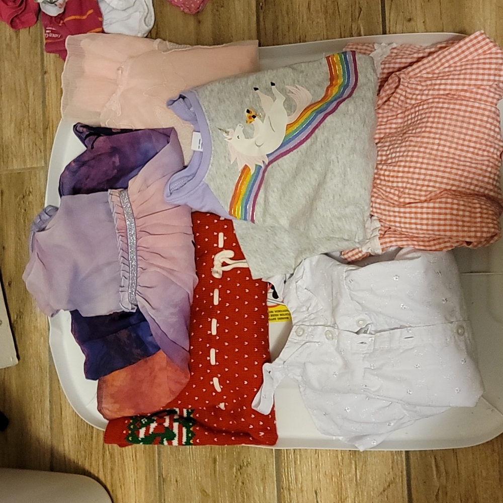 Baby Girl dresses, 24 Mos, perfect conditions.